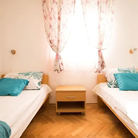 アパート Baradic ペトルチャネ